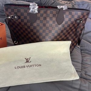 LV Beautiful tote with wallet new gorgeous amazing